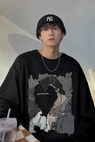 Moodne meeste pluus ovaalse dekoltee ja trükiga