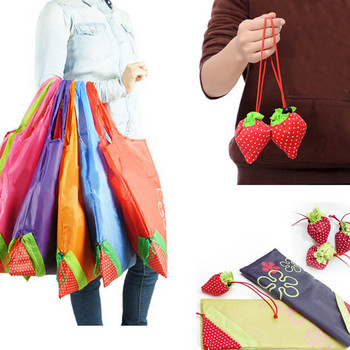 Пазарска чанта с форма на ягода. Преносима пазарска чанта. Ягодова сгъваема, компактна, еко рециклирана, използваща пазарска чанта.