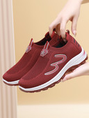 Casual γυναικεία sneakers σε μαύρο και κόκκινο