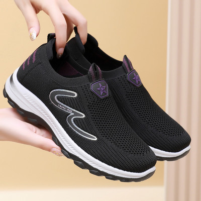 Casual γυναικεία sneakers σε μαύρο και κόκκινο