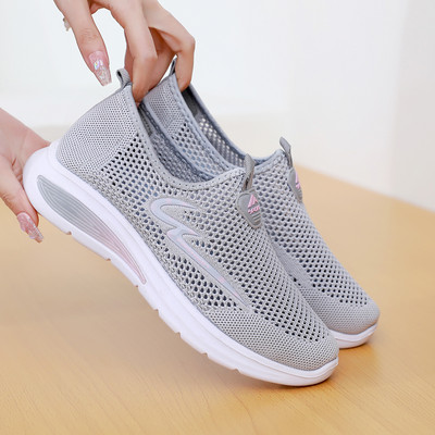 Adidași din plasă cu talpă plată