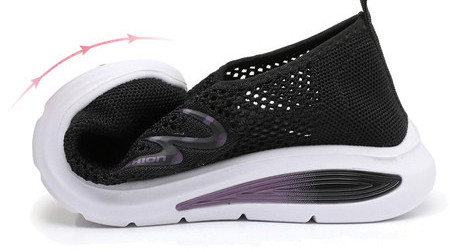 Adidași din plasă cu talpă plată