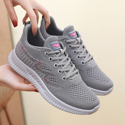 Σπορ γυναικεία sneakers με επίπεδη σόλα και διχτυωτό