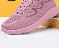 Hingavad naiste tossud – kahes värvitoonis