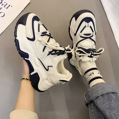 Kareda tallaga naiste tossude uus mudel