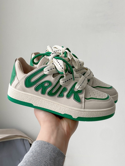 Adidași sport damă cu inscripții și șireturi