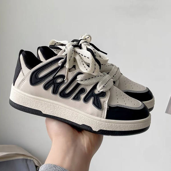 Adidași sport damă cu inscripții și șireturi