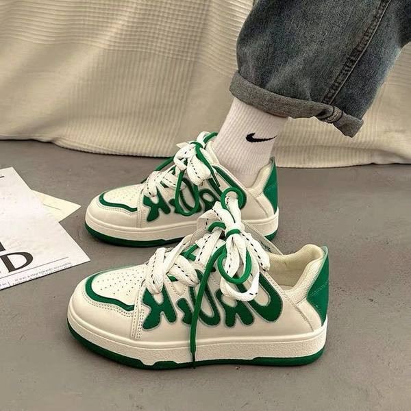 Adidași sport damă cu inscripții și șireturi