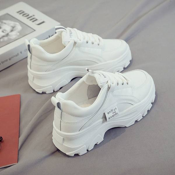 Novi model ženskih sportskih patika od eko kože