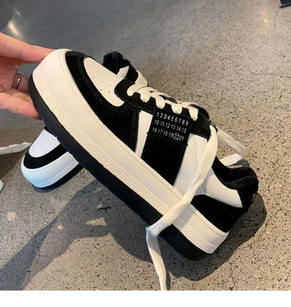 Γυναικεία μοντέρνα sneakers με ψηλή σόλα 6cm και κορδόνια