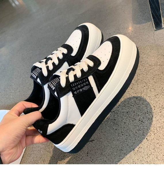 Γυναικεία μοντέρνα sneakers με ψηλή σόλα 6cm και κορδόνια