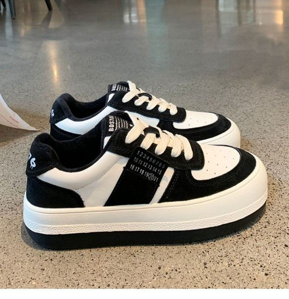 Γυναικεία μοντέρνα sneakers με ψηλή σόλα 6cm και κορδόνια