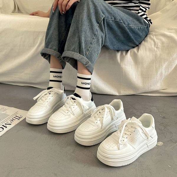 Γυναικεία μοντέρνα sneakers με ψηλή σόλα 6cm και κορδόνια