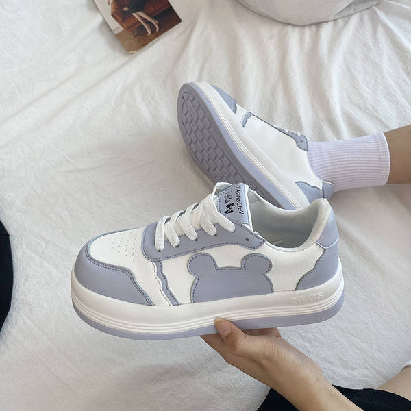 Γυναικεία sneakers από οικολογικό δέρμα - με κορδόνια