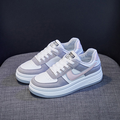 Ženske tenisice s ravnim potplatom na vezanje od eko kože