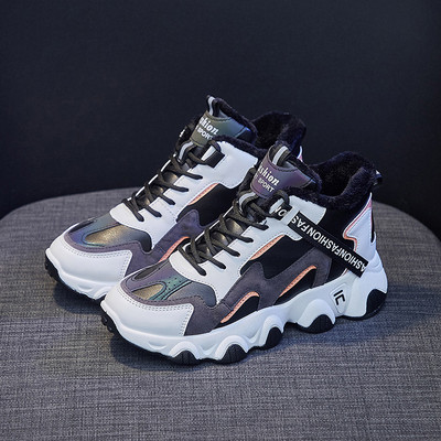 Kareda tallaga naiste kõrged tossud