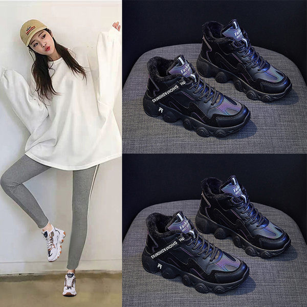 Kareda tallaga naiste kõrged tossud