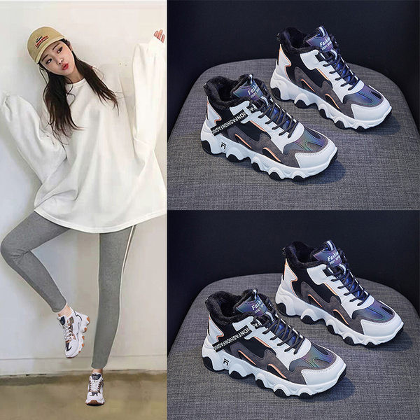 Kareda tallaga naiste kõrged tossud