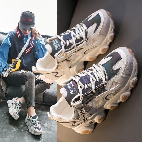 Casual αθλητικά sneakers με τραχιά επιγραφή και κορδόνια