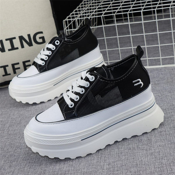 Naiste võrgust platvormiga tossud