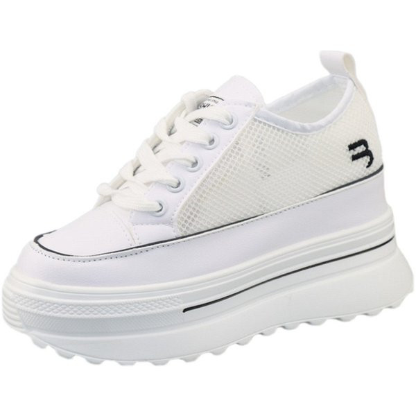 Naiste võrgust platvormiga tossud