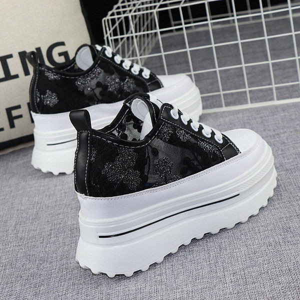 Moderne ženske tenisice s cvjetnim vezom