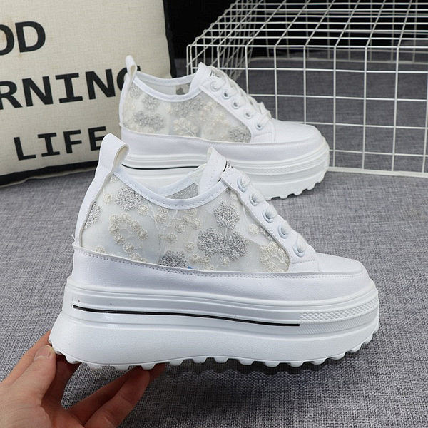 Moderne ženske tenisice s cvjetnim vezom