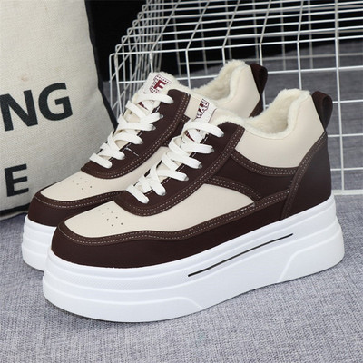 Novi model ženskih tenisica sa visokom platformom