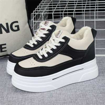 Novi model ženskih tenisica sa visokom platformom