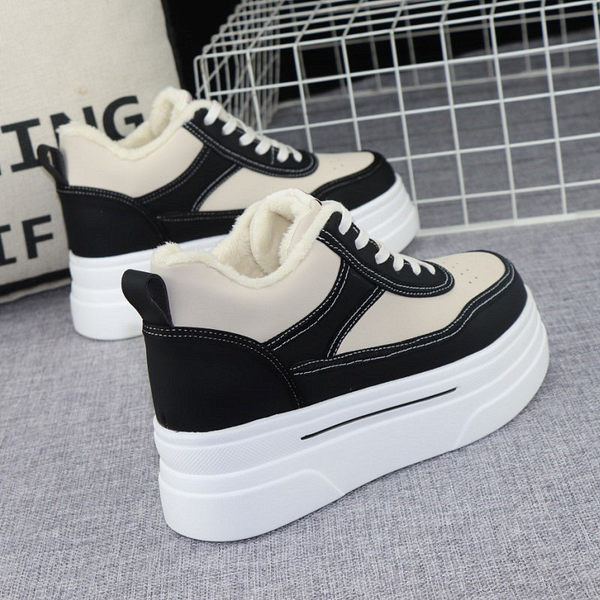 Novi model ženskih tenisica sa visokom platformom