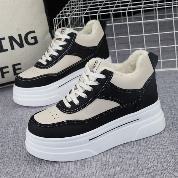 Novi model ženskih tenisica sa visokom platformom