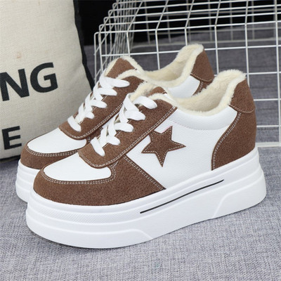 Γυναικεία sneakers από eco suede με αστέρι