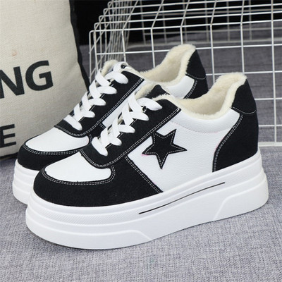 Γυναικεία sneakers από eco suede με αστέρι