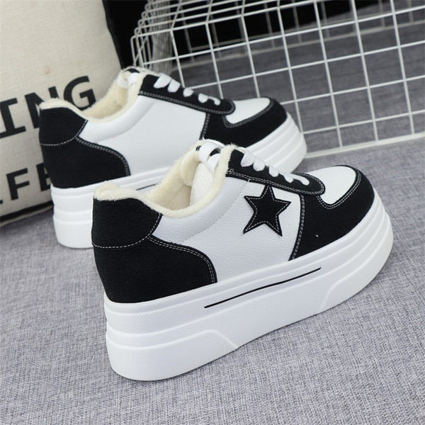 Γυναικεία sneakers από eco suede με αστέρι