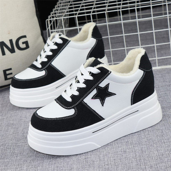 Γυναικεία sneakers από eco suede με αστέρι