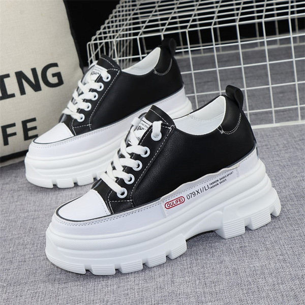 Adidasi eleganti de dama, cu talpa aspra si sireturi