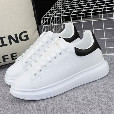 Γυναικεία sneakers - με επίπεδη σόλα