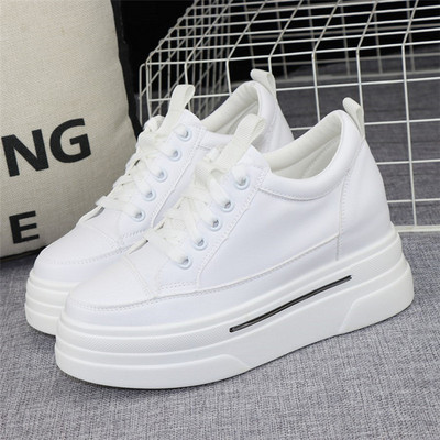 Naiste ökonahast tossud – platvormiga