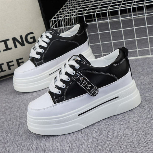 Μοντέρνα sneakers από οικολογικό δέρμα με κορδόνια με διακοσμητικές πέτρες για γυναίκες