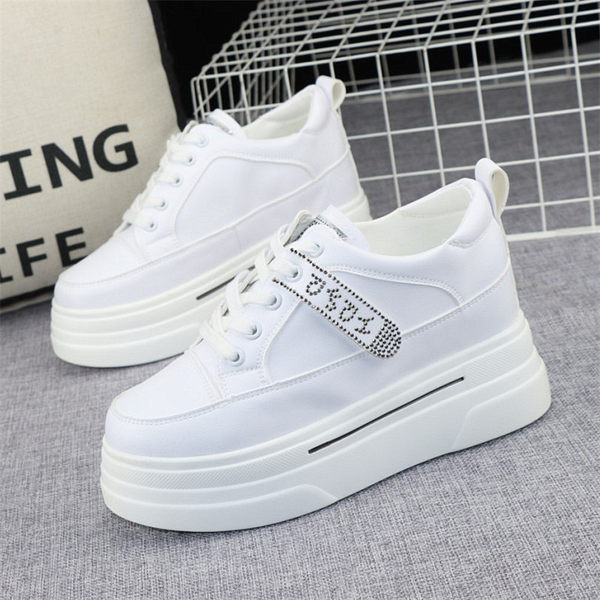 Μοντέρνα sneakers από οικολογικό δέρμα με κορδόνια με διακοσμητικές πέτρες για γυναίκες