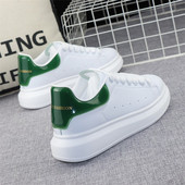 Elegantne ženske tenisice u zaobljenom modelu od eko kože s vezicama