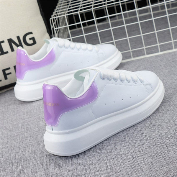 Elegantne ženske tenisice u zaobljenom modelu od eko kože s vezicama