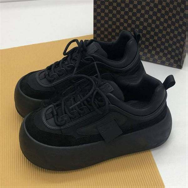 Γυναικεία sneakers με κορδόνια με ψηλή πλατφόρμα