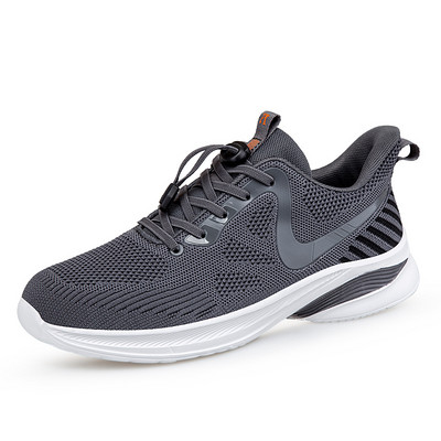 Hingavast kangast naiste tossude uus mudel, millel on paelad ja kiri