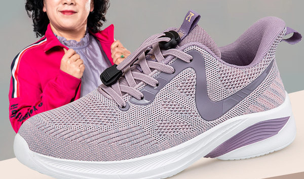 Hingavast kangast naiste tossude uus mudel, millel on paelad ja kiri