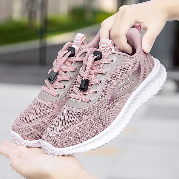 Ženske sportske cipele sa vezicama i natpisom