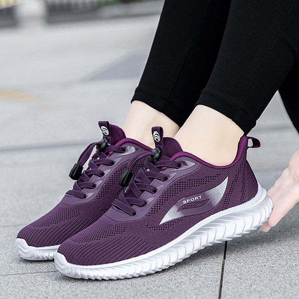 Ženske sportske cipele sa vezicama i natpisom