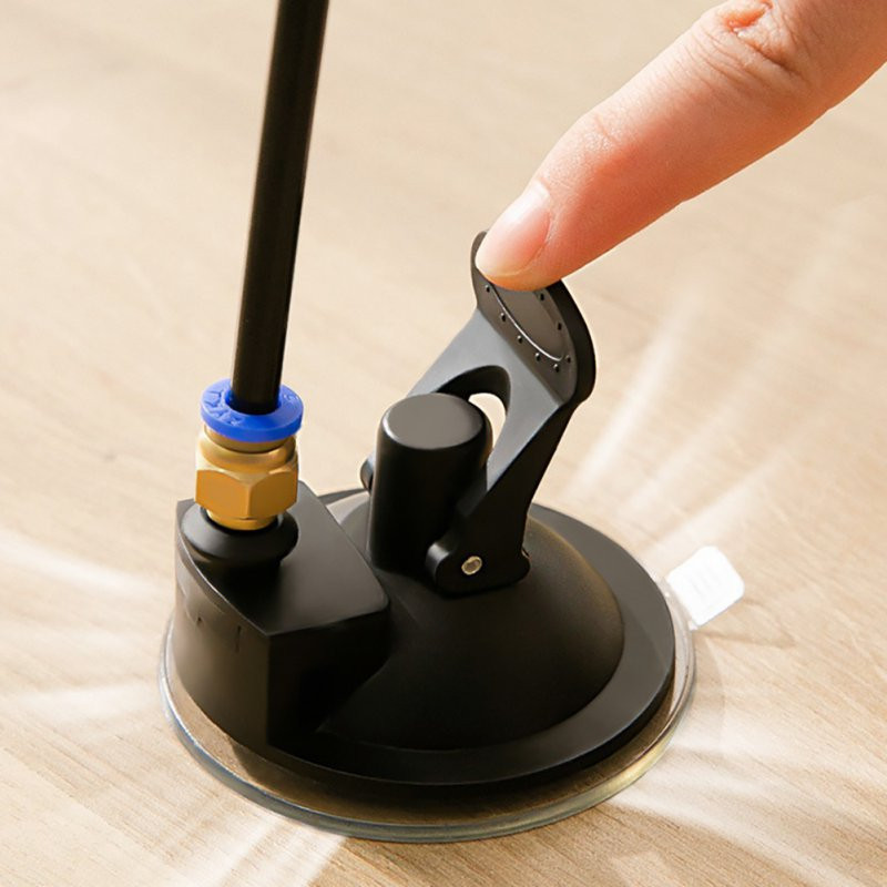 Linnukassi simulatsioonimänguasi Naljakas sulelind koos kellukeseimejaga kassipulgaga mänguasi kassipojale, kes mängib tiirutavat võlukepi mänguasi kassitarvikud