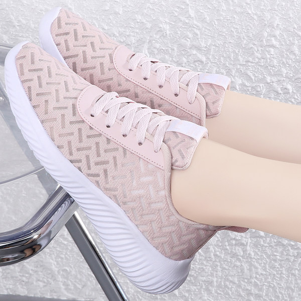 Sportski model ženskih tenisica