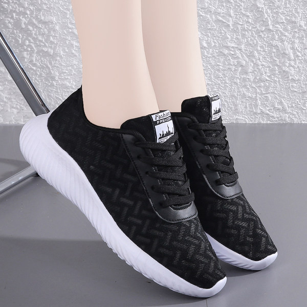 Sportski model ženskih tenisica